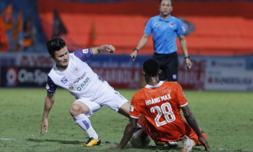 Quang Hải nhún nhảy, ‘tù trưởng’ Văn Quyết tàng hình thua thảm Bình Định, Hà Nội FC chính thức đua trụ hạng